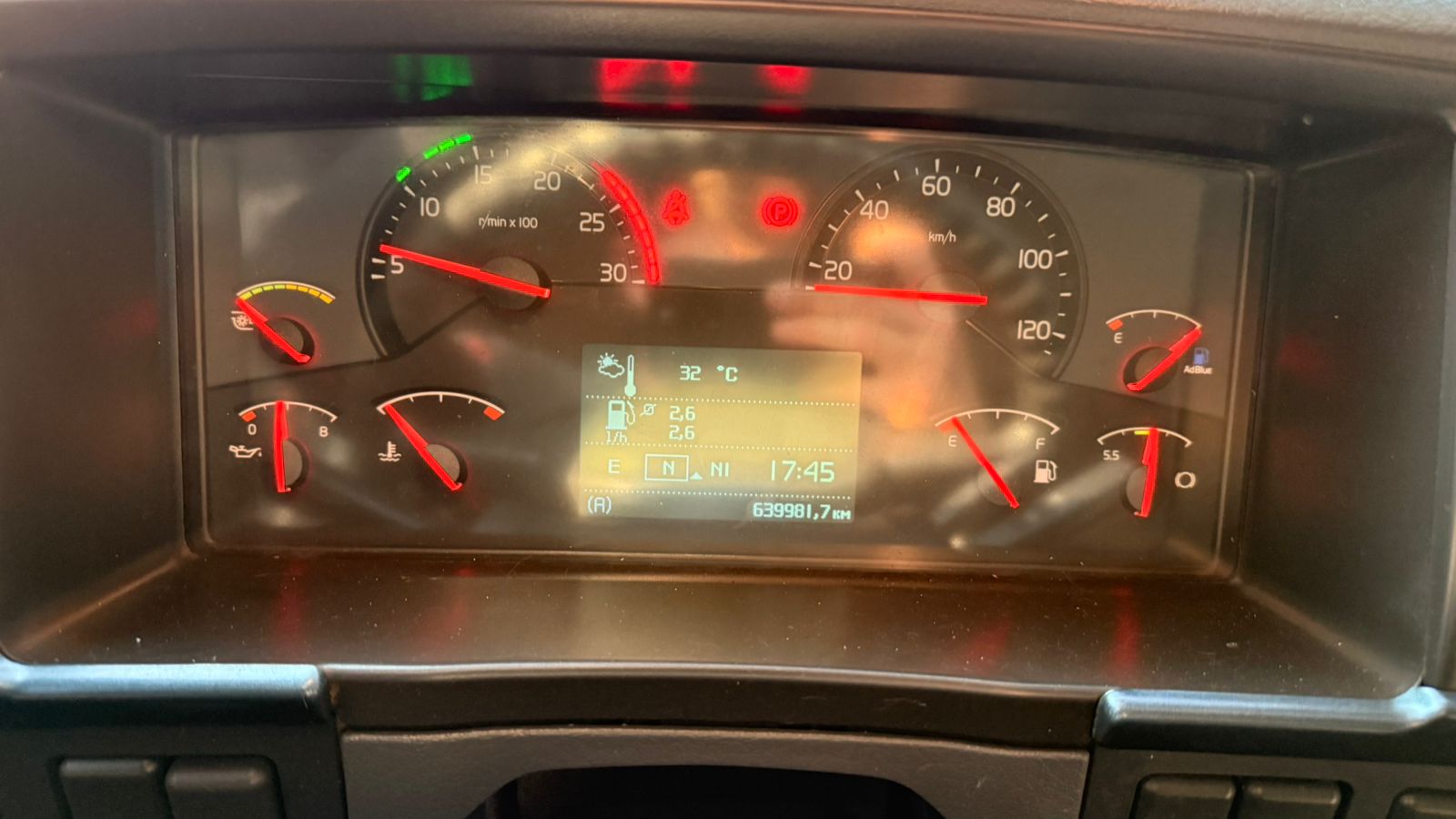 WhatsApp Image 2025-10-28 at 09.05.19