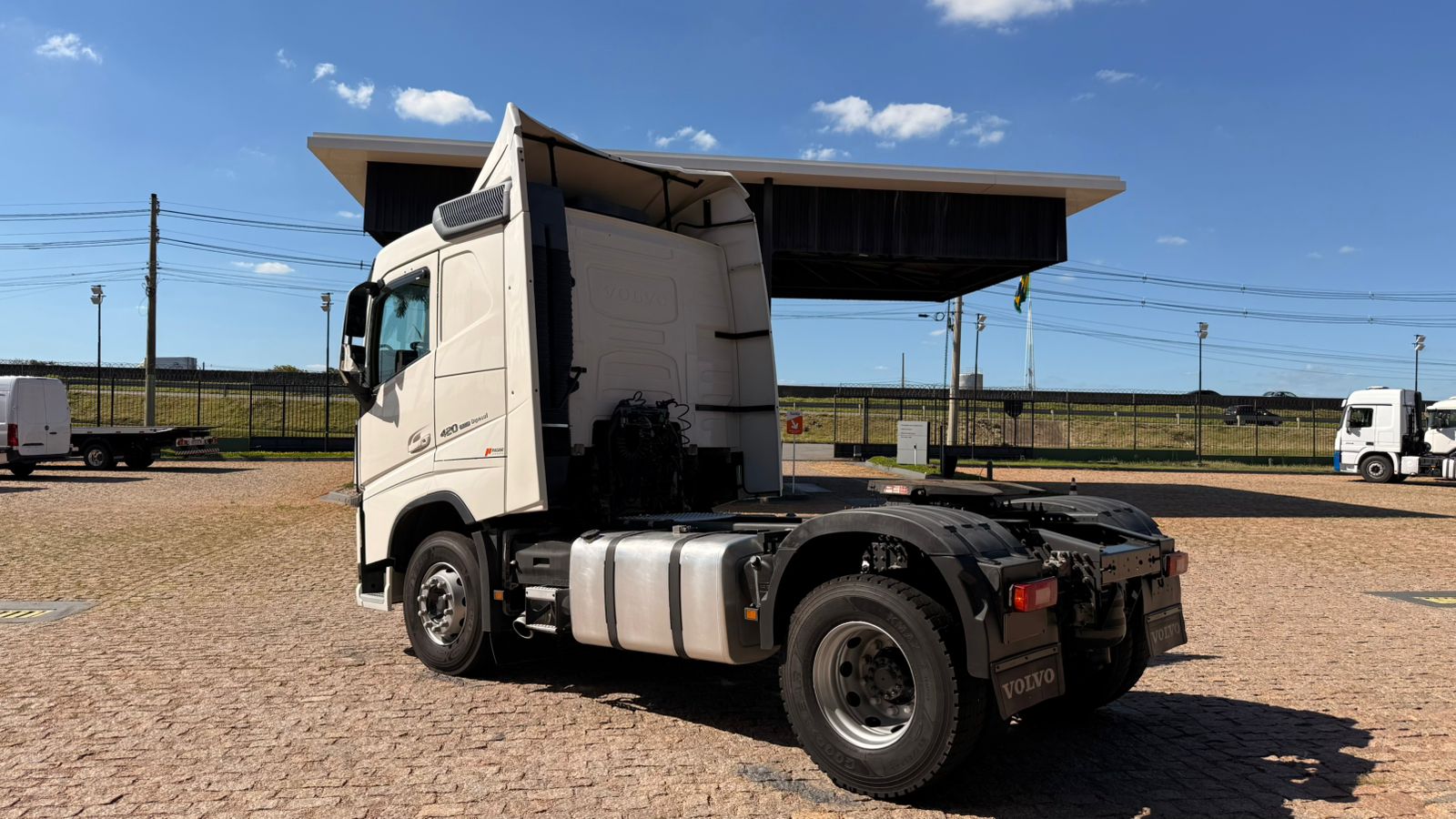 WhatsApp Image 2025-11-12 at 09.44.07 (4)