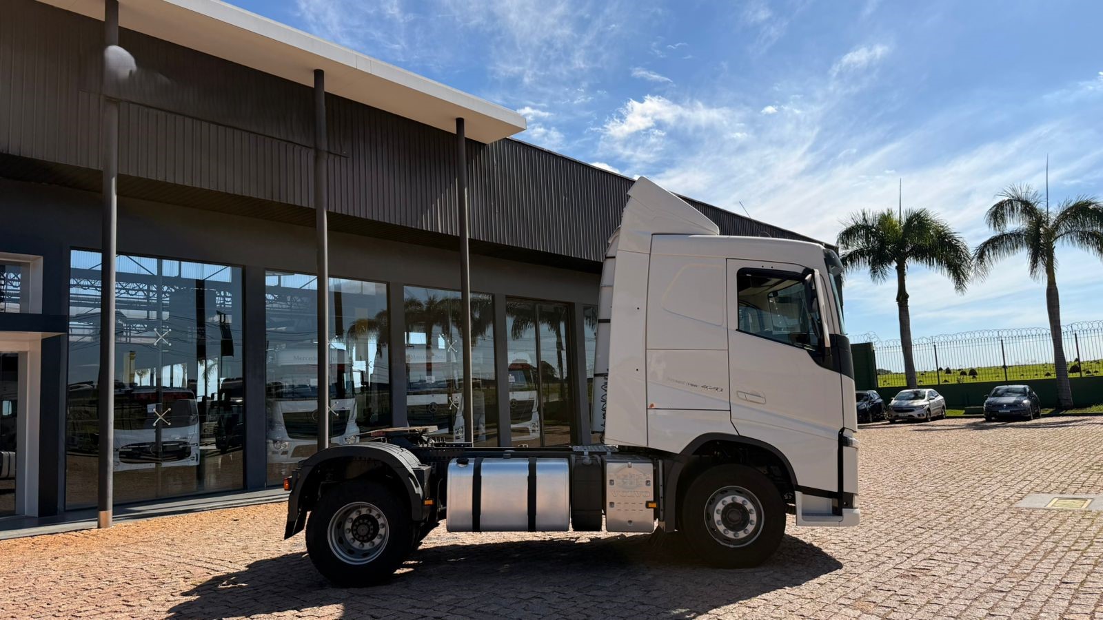 WhatsApp Image 2025-11-12 at 09.44.07