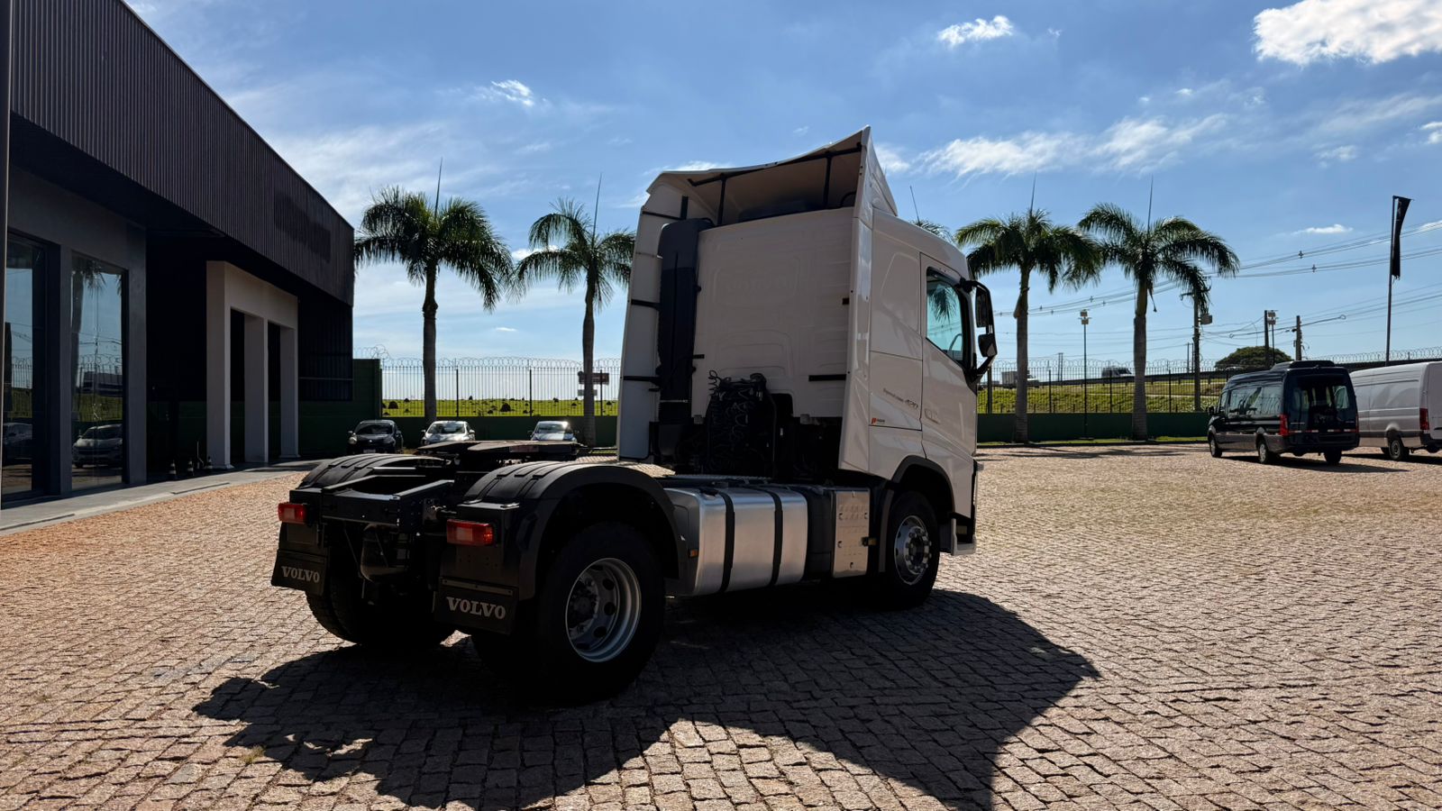 WhatsApp Image 2025-11-12 at 09.44.09